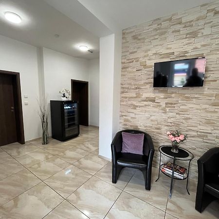Penzion Sezemice Εξωτερικό φωτογραφία